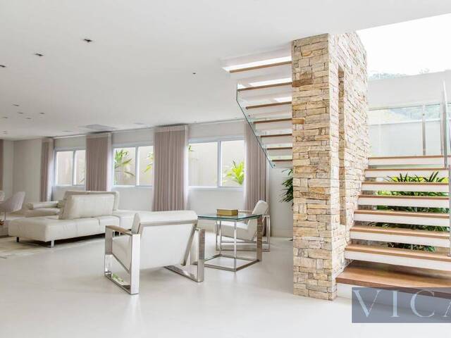 Casa para Venda em Santana de Parnaíba - 3