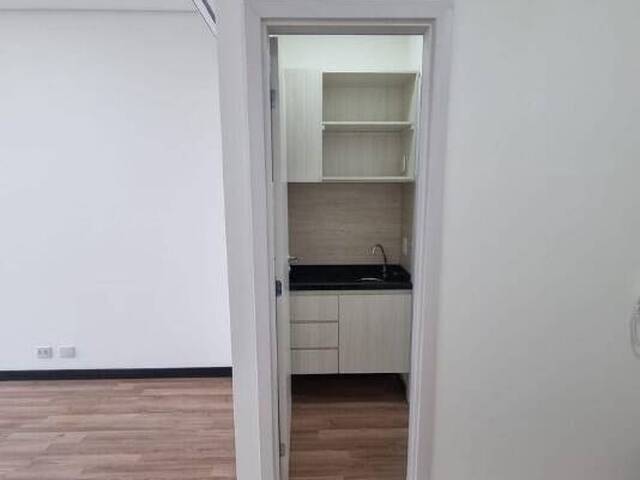 Sala para Venda em Santana de Parnaíba - 4